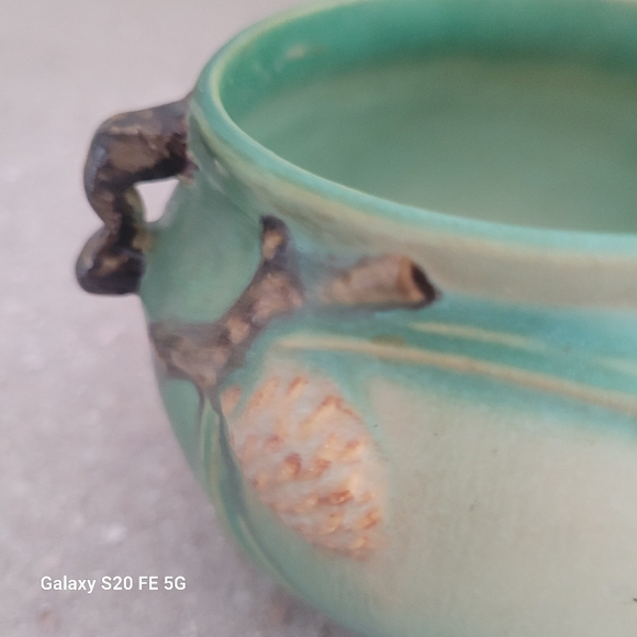 Roseville Green Pinecone Jardiniere - Picture 2 of 5